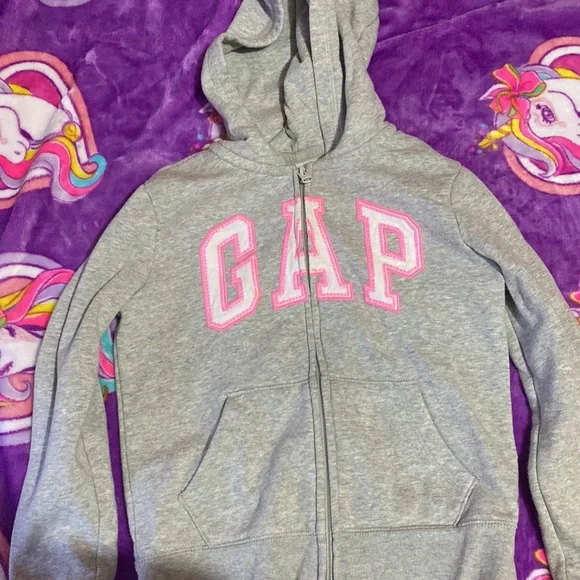 Gap Jacket sleeves cuff are a little dirt. Could probably soak and get it clean - Picture 3 of 5